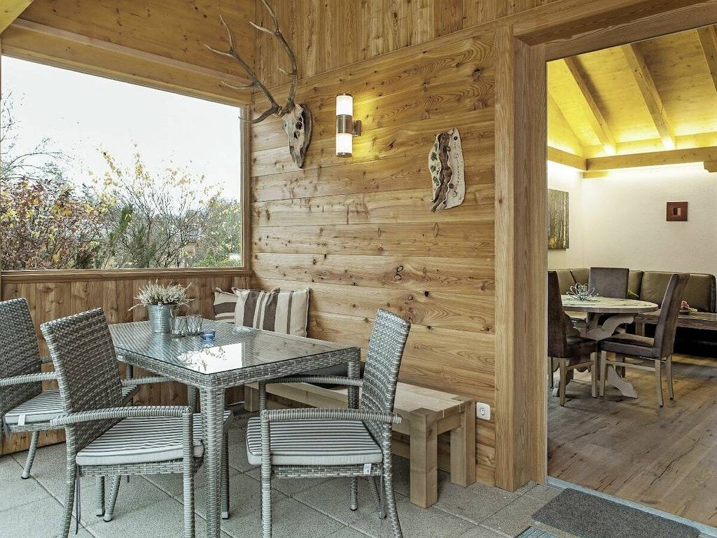 Hütte in Ainring mit Schwimmbecken in Ainring, Rupertiwinkel