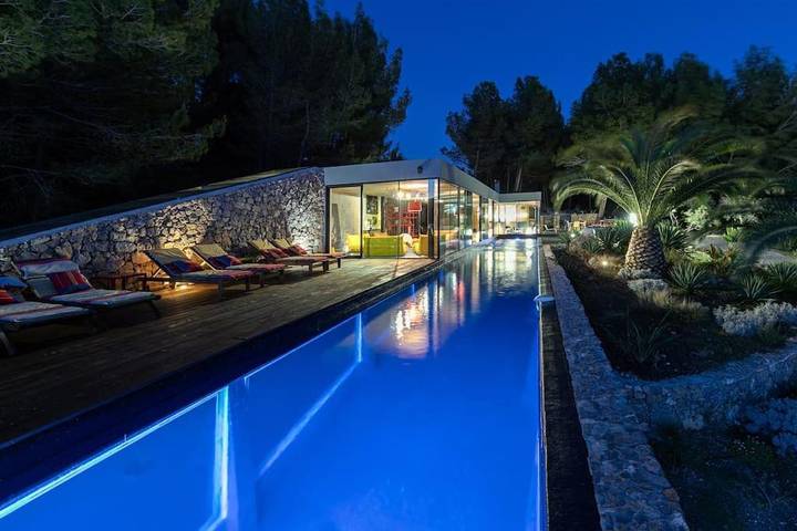 Villa pour 15 personnes, avec vue ainsi que jardin et piscine à Bandol