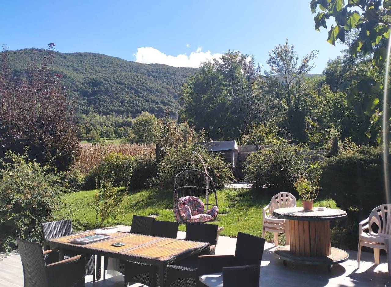 Chambres d'hôtes au pied du Vercors - Chambre 2 vue sur montagne in Hostun, Région de Valence