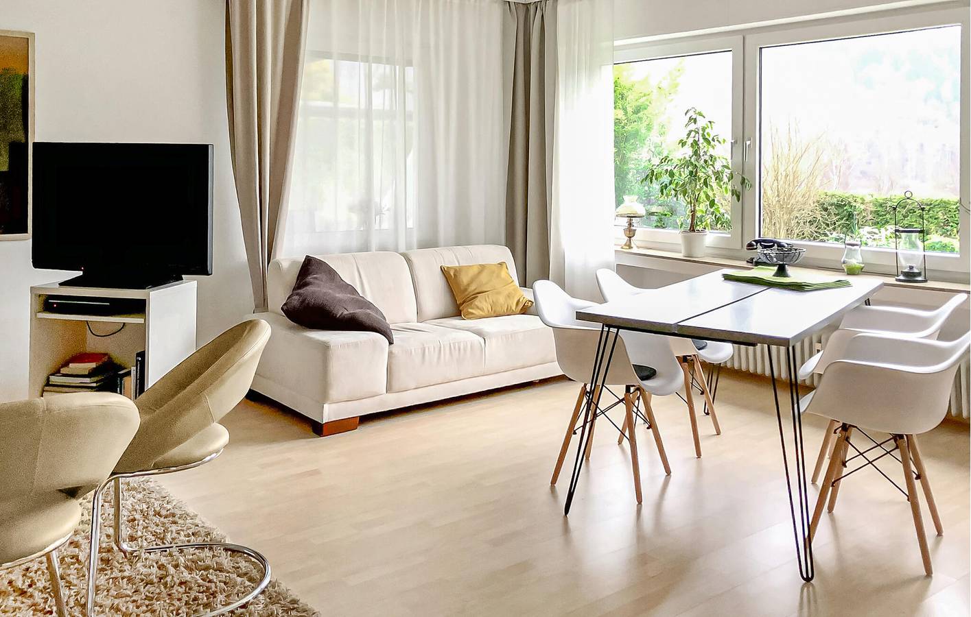 Ganze Ferienwohnung, Emmer River Apartment - Parkplatz, Terrasse, Internet in Bad Pyrmont, Weserbergland