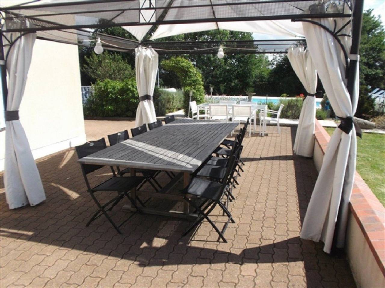 Gîte pour 16 personnes avec piscine in Faye-l'Abbesse, Deux-Sèvres