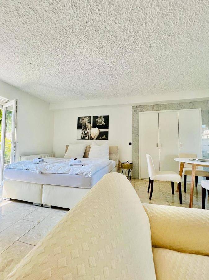 Ferienwohnung für 2 Personen, mit Whirlpool und Terrasse sowie Garten und Ausblick
