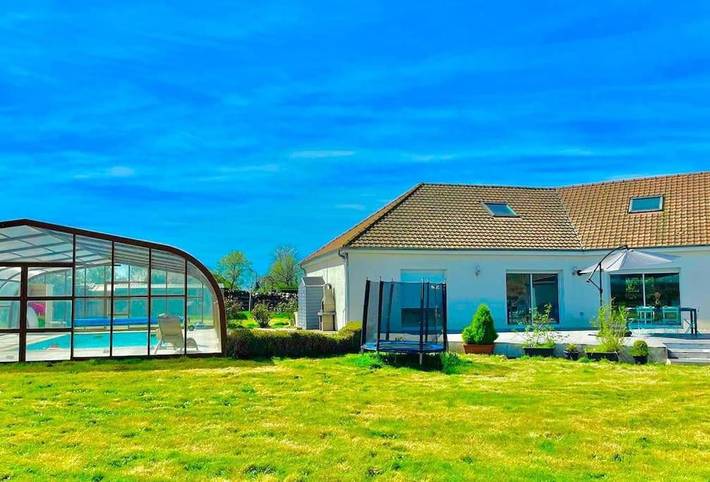 Location de vacances pour 7 personnes, avec Terrasse ainsi que Jardin et Piscine à Condé-sur-Risle