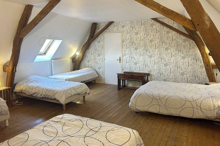 Domaine privatisé/piscine chauffée/32 Personnes/13 chambres/5 salles de bains in Montreuil-en-Touraine, Région de Tours
