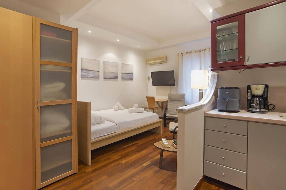 Entire apartment, Otto Centro - Studio Apartment, Sleeps 2 in Central Section of Athens, Athens