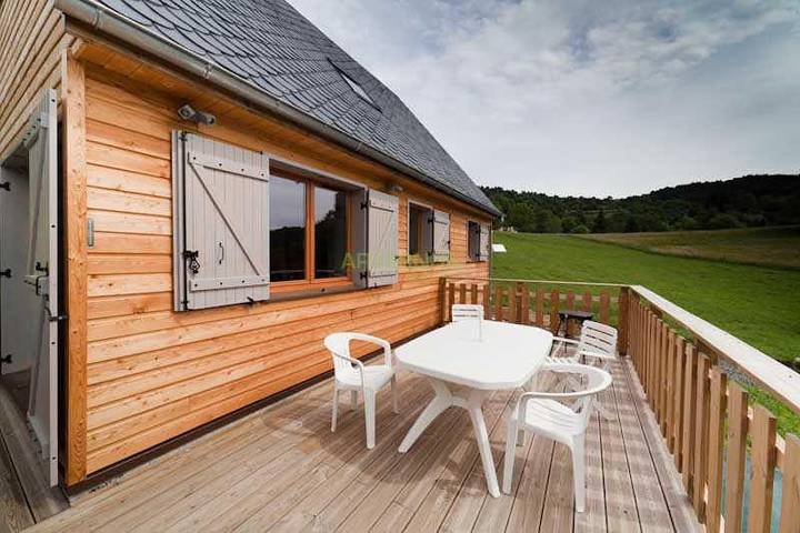 Chalet pour 6 personnes, avec Terrasse et Jardin à Chambon-sur-Lac