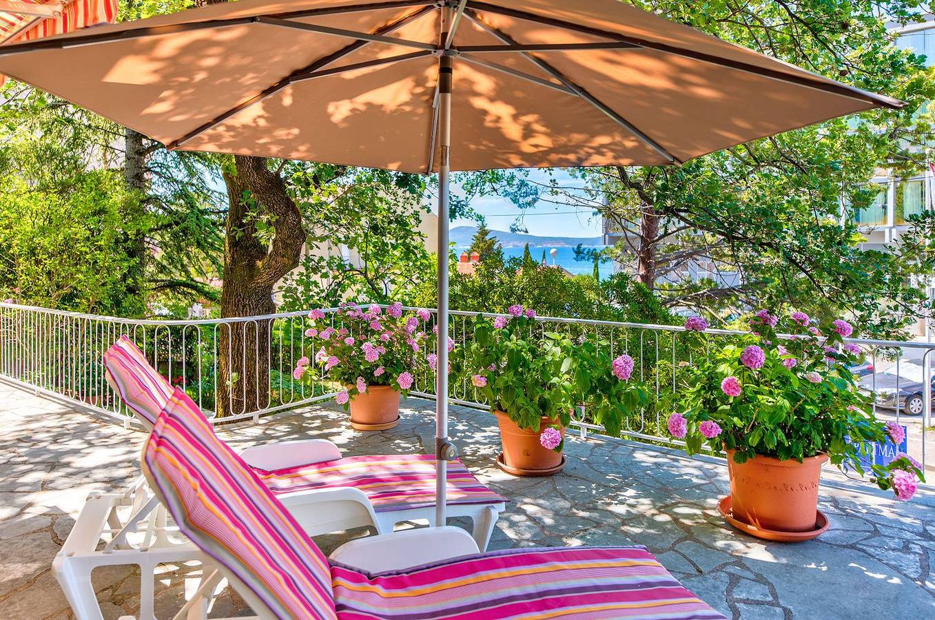 Appartement entier, Charmantes Apartment nur 200 Meter zum Strand mit Meerblick, Liegen, Grillbereich in Selce, Primorje-Gorski Kotar