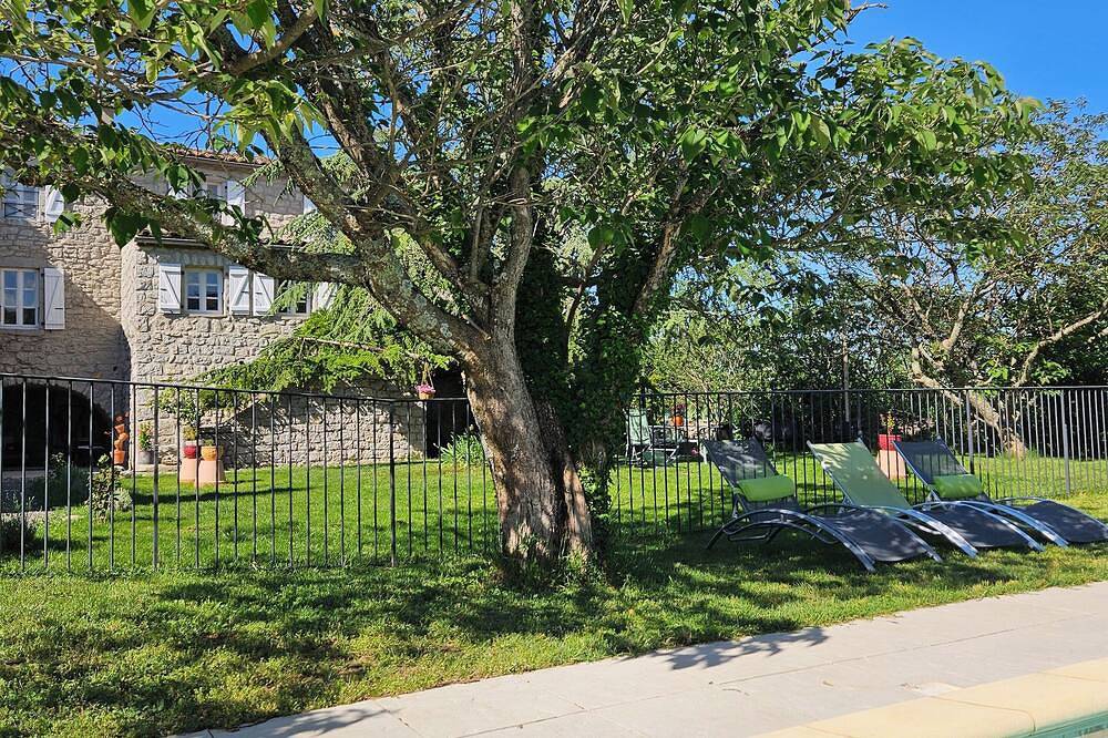 Characterful, comfortable gîte for 8 people in Labeaume. in Labeaume, Ardèche