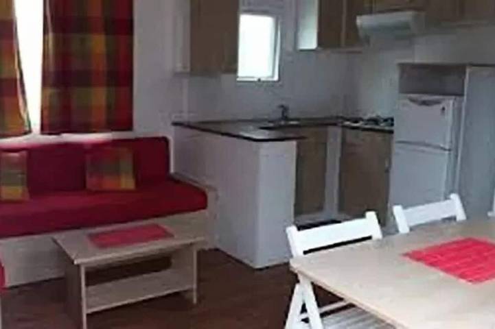 Mobil home pour 6 personnes, avec terrasse à Moncrabeau