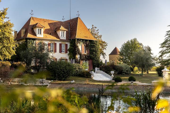 Location de vacances pour 18 personnes, avec Balcon ainsi que Jardin et Vue sur le lac à Bergerac