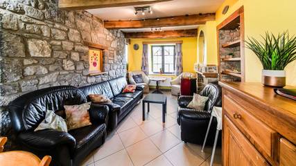 Location de vacances pour 15 personnes, avec sauna ainsi que jacuzzi et jardin à Rochefort (Wallonie)