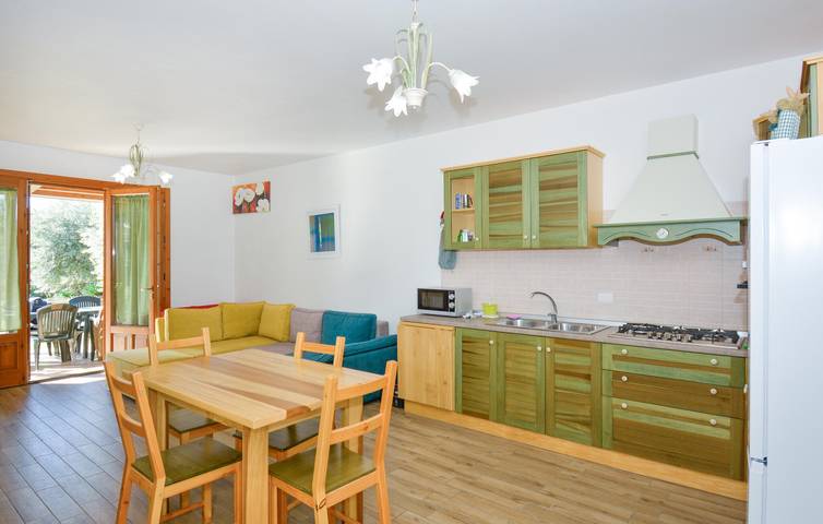 Beachside Retreat with AC, Parking, and Terrace in Spiaggia Santa Maria del Focallo, Pozzallo