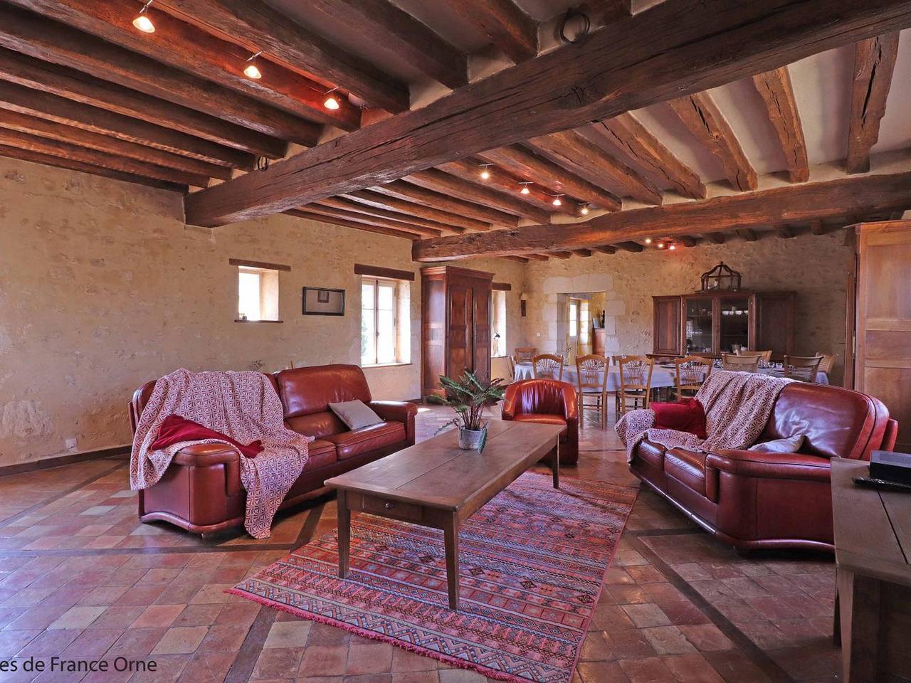 Casa rural de lujo con piscina cubierta, amplio jardín y vistas espectaculares en Rémalard en Perche in Dorceau, Parc naturel régional du Perche