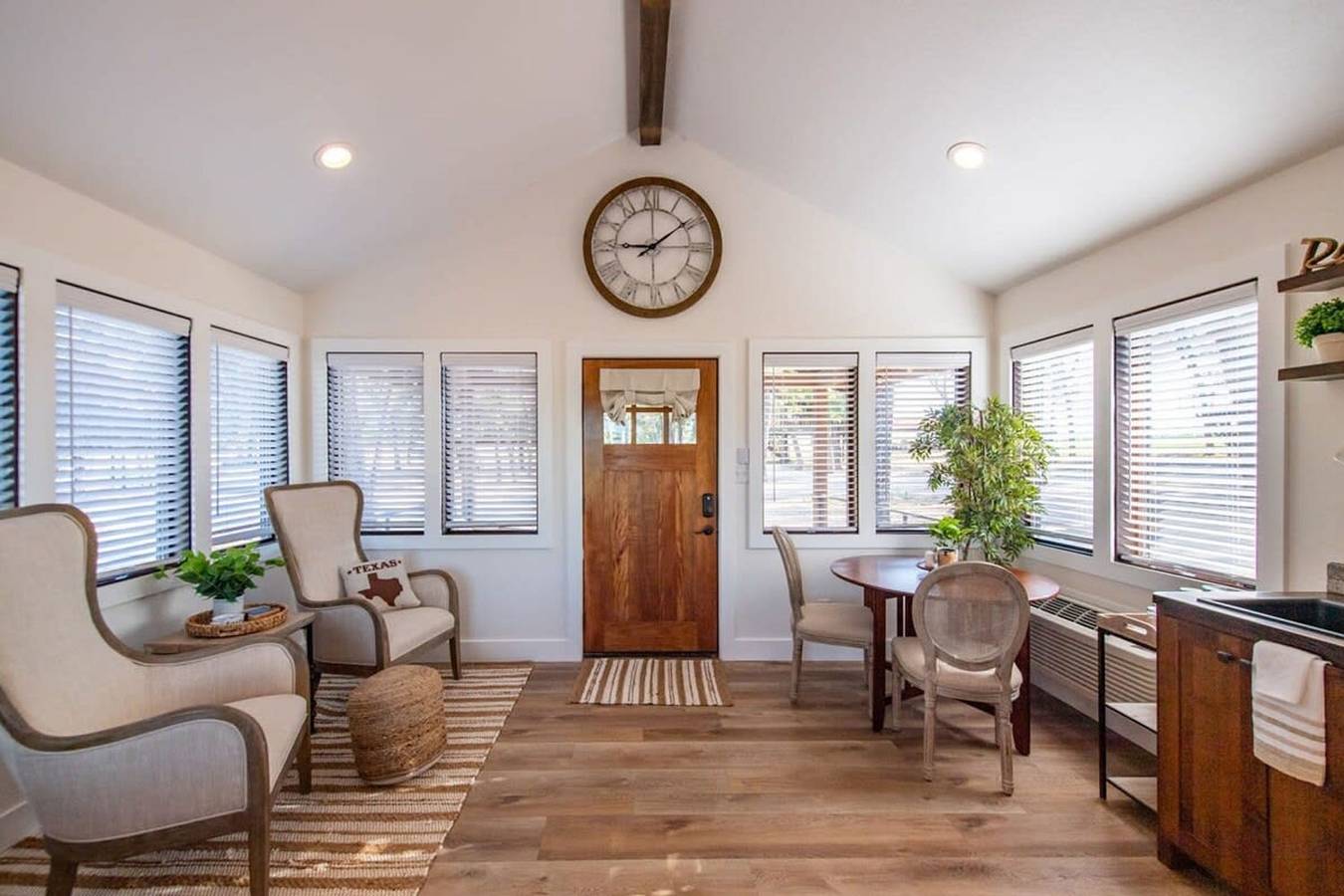 The Bobwhite Cabin 15Min to Magnolia & Baylor in McLennan County