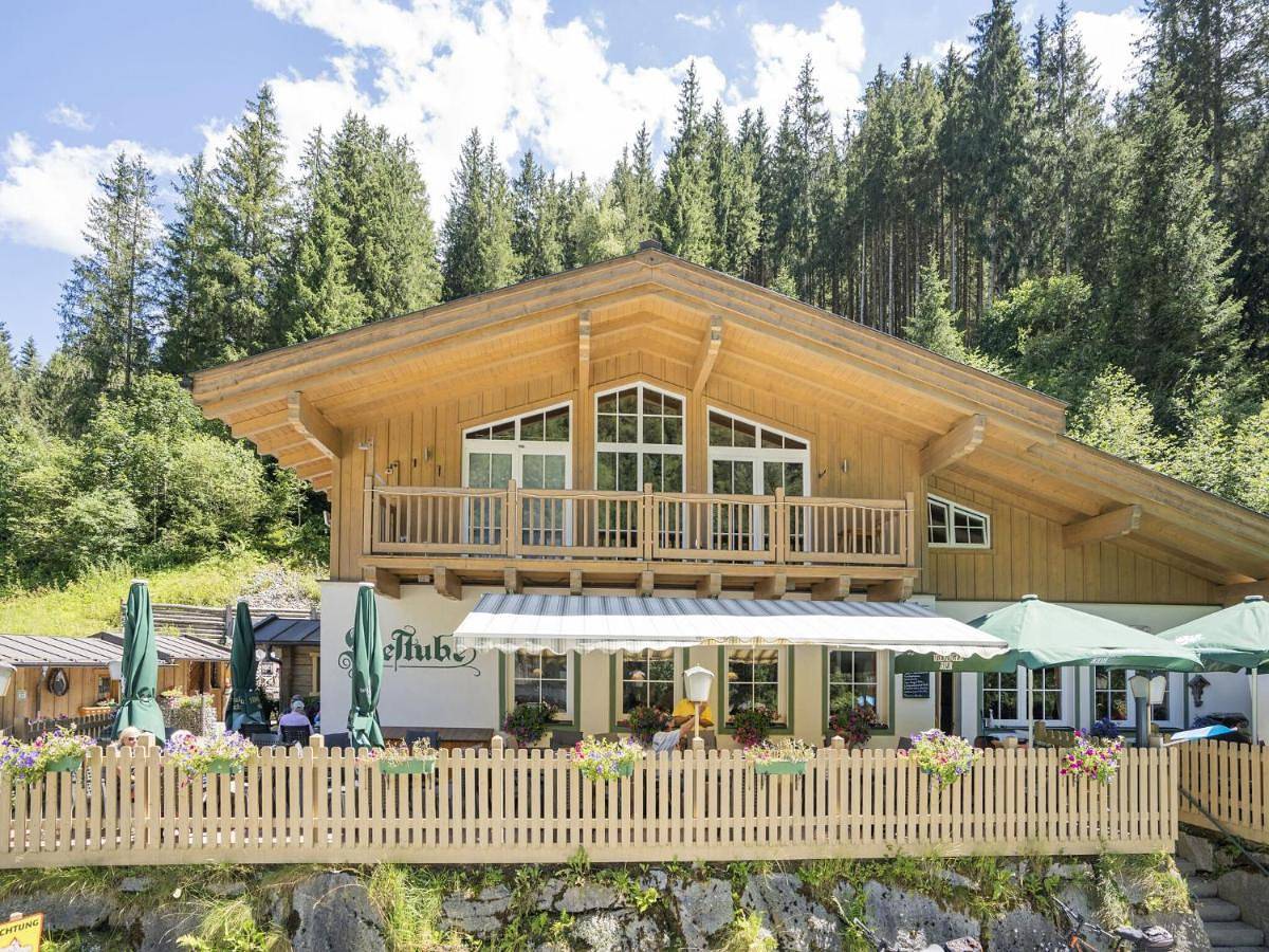 Three-Bedroom Holiday Home in Hollersbach im Pinzgau, Pinzgau