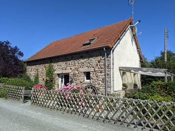 Location de vacances pour 4 personnes, avec terrasse ainsi que piscine et jardin à Vesly