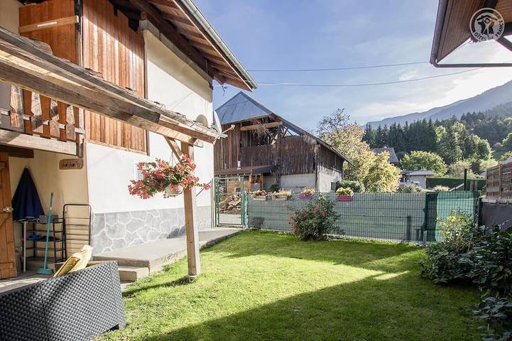 Location de vacances pour 2 personnes, avec terrasse et jardin à Bonvillard