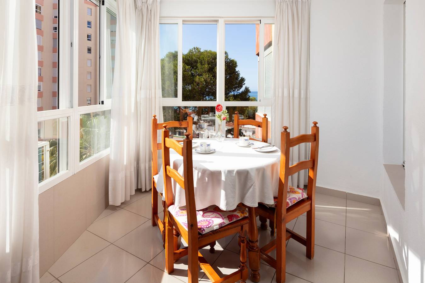 Entire studio, Studio Apartment 'Estudio Bloque 84' with Sea View, Wi-Fi and Air Conditioning in Torrox Costa, Torrox