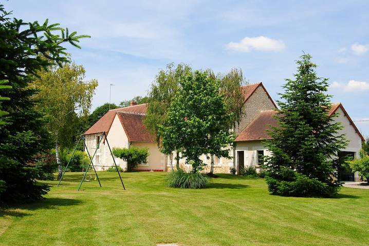 Gîte pour 6 personnes, avec piscine ainsi que terrasse et jardin, animaux acceptés à Villentrois