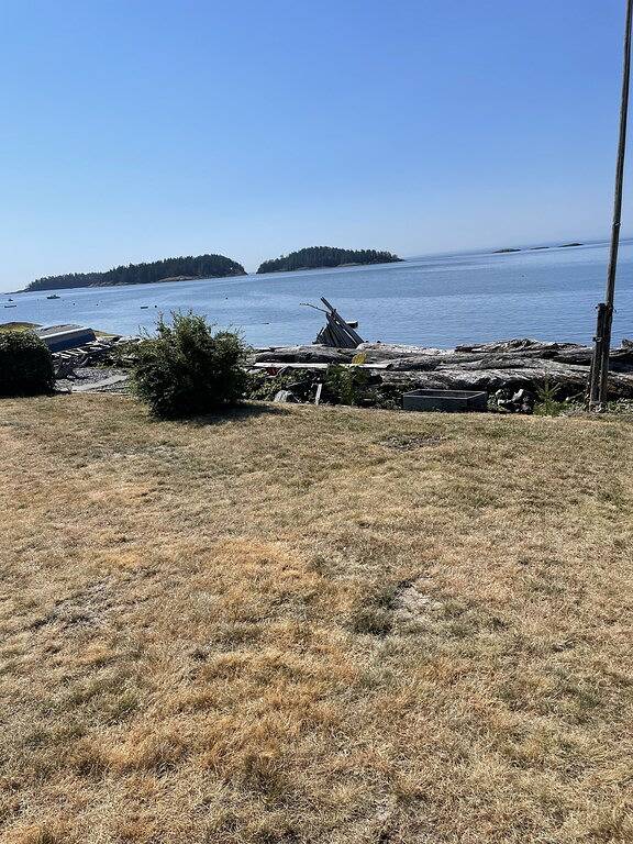 Wert für Low Banküber Walk on Waterfront at'The Devine Side ' in Sechelt, Sunshine Coast Regional District