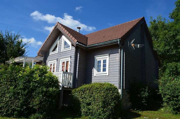 Gîte pour 10 personnes, avec terrasse ainsi que jardin et sauna