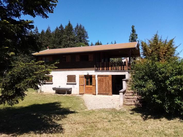 Gîte pour 4 personnes, avec jardin ainsi que terrasse et piscine, animaux acceptés dans Saône-et-Loire