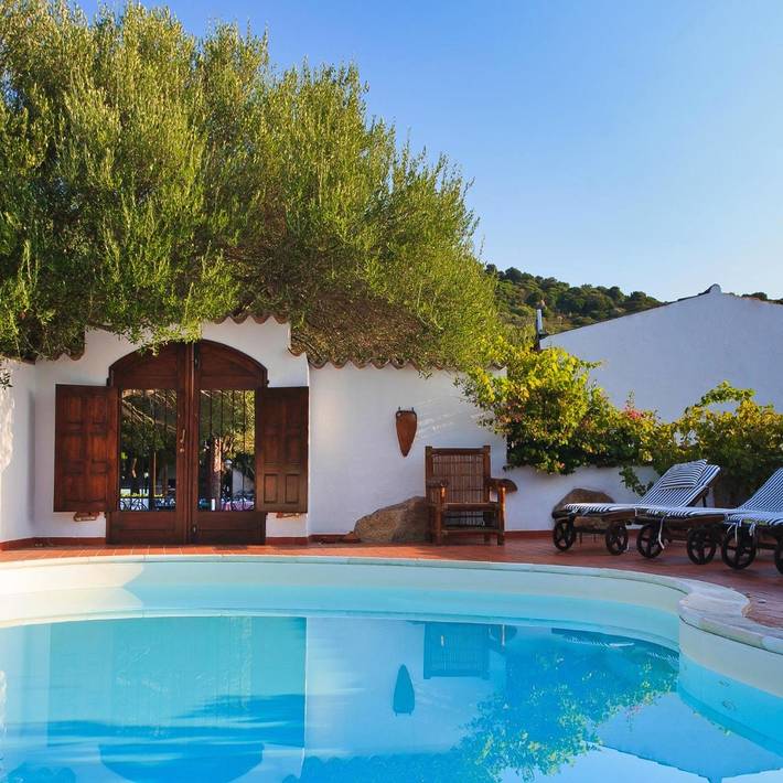 Bungalow voor 2 personen, with uitzicht and zwembad as well as tuin, met huisdier op Sardinië