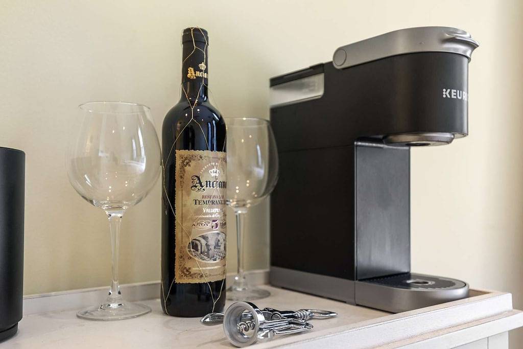 Cozy Suite in Downtown Charleston with Heated Pool in Charleston, Charleston County