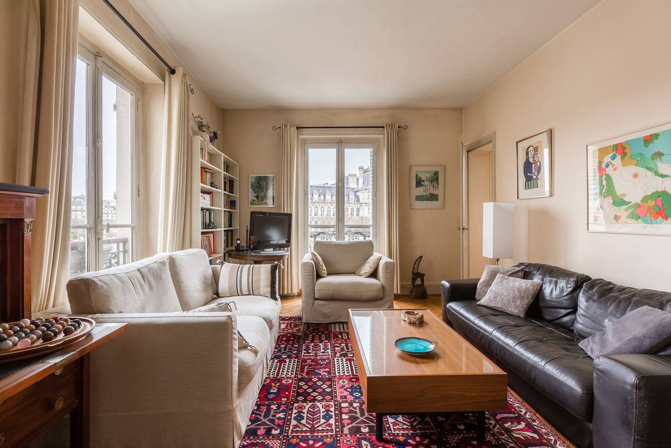 Entire apartment, Quai aux Fleurs Apartment in 4th Arrondissement, Paris