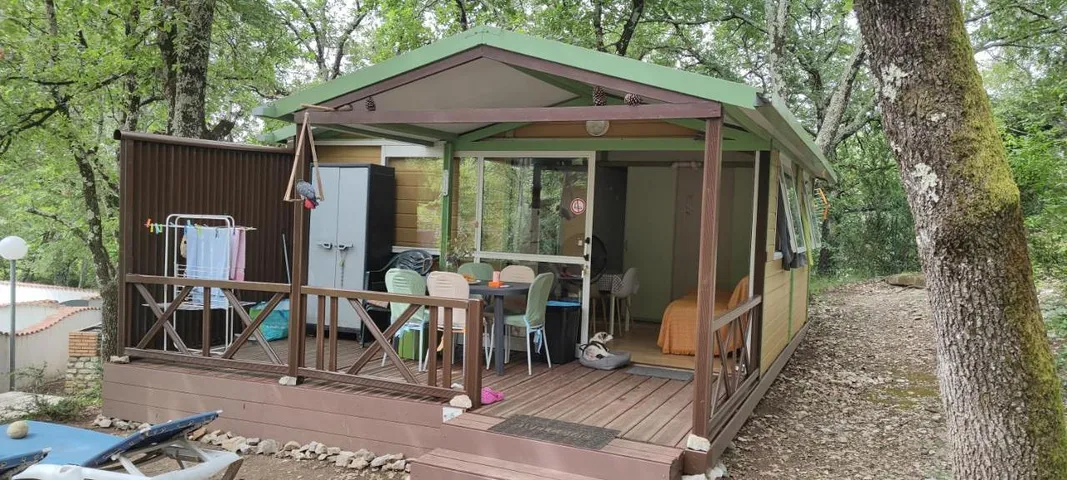 Camping pour 5 personnes, avec jardin ainsi que vue et piscine, adapté aux familles - 1