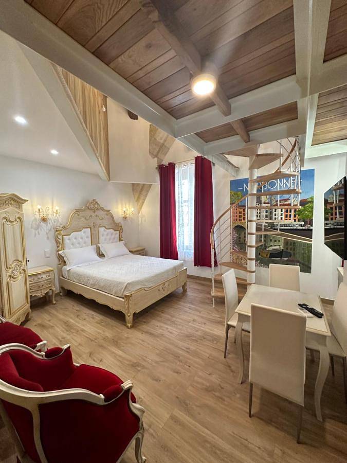 Deluxe Family Suite in Narbonne, Côte méditerranéenne (France)