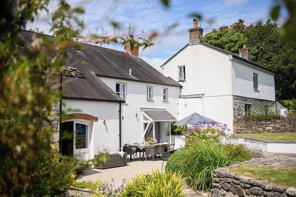 Holiday Rental for 14 People in St Austell, Cornwall