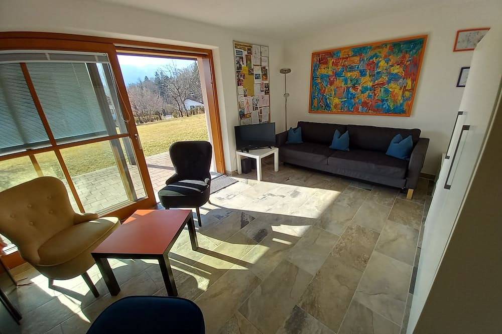 Ganze Wohnung, Ein-Zimmer-Ferienapartment in bester Urlaubslage in Murnau am Staffelsee, Das Blaue Land