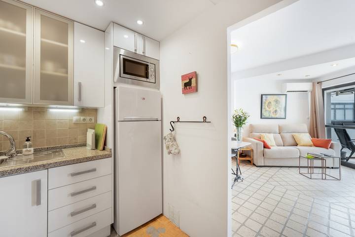 Entire apartment, Comfortable Valdecantos Apartment with Sea View, Wi-Fi and Air Conditioning in Marbella Centre, Marbella