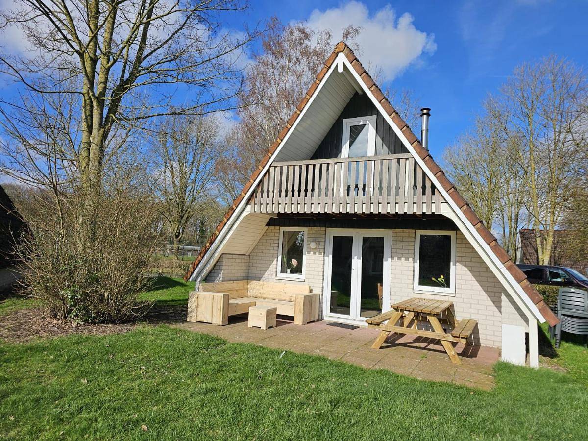 6 pers. vakantiehuis aan visvijver op vakantiepark, Time4vacay in Gramsbergen, Hardenberg