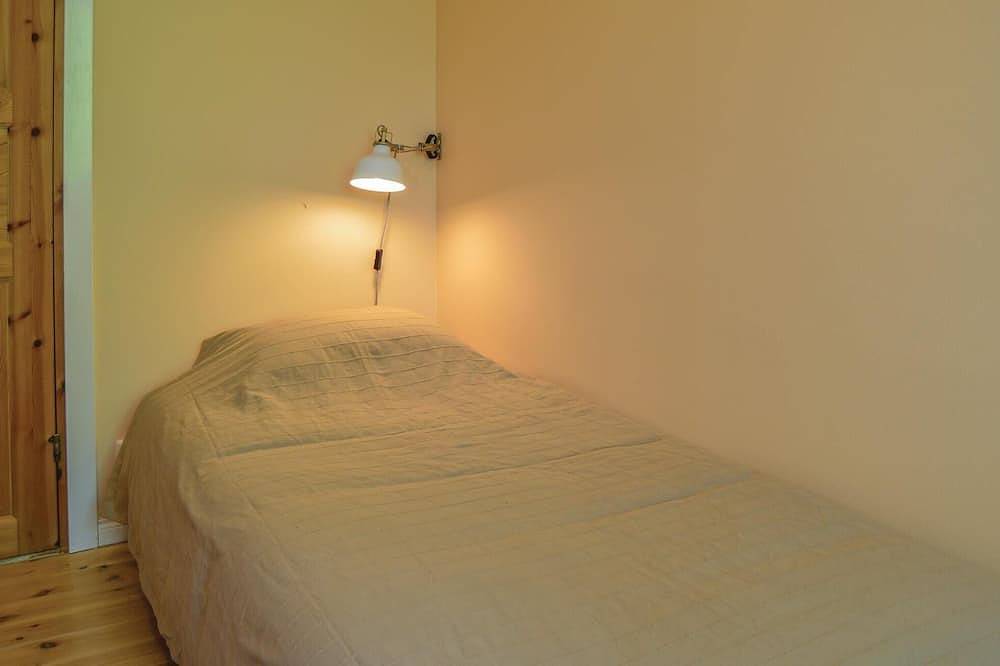 Nice home in Färentunna in Mälaren