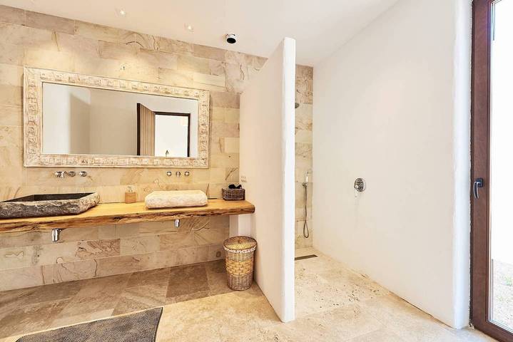 Location de vacances pour 12 personnes, avec jardin à Cala Tarida - 3