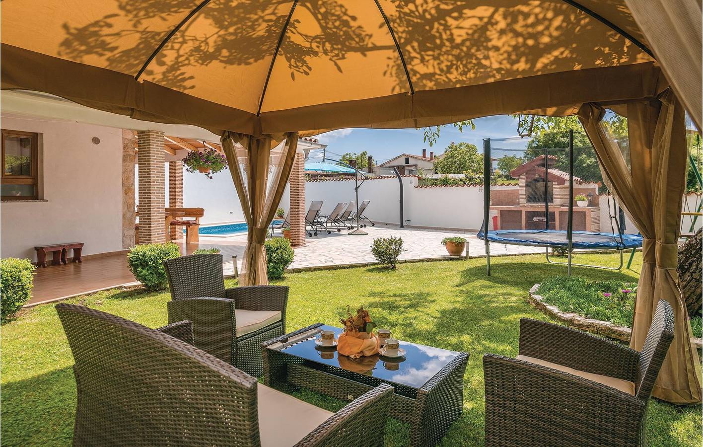 Gemütliche 1-Zimmer-Wohnung mit Pool, Parkplatz und WLAN in der Nähe des Stadtzentrums von Sajini in Barban, Südküste Istrien