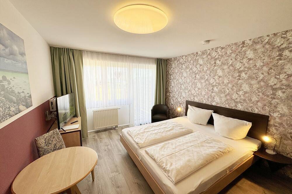 Ganze Wohnung, Wohnung 03 mit Terrasse und Boddenblick - Mr: Haus Inselperle mit Blick auf den in Alt Reddevitz, Mönchgut
