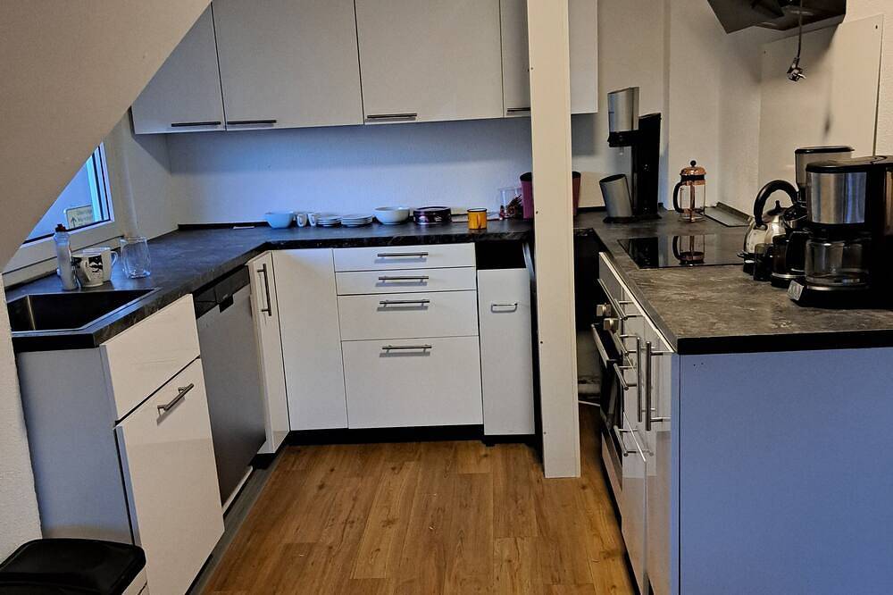 Ganze Wohnung, Stadtnah, gute Öpnv Anbindung, gute Infrastruktur in Friedrichshafen, Region Bodensee-Oberschwaben