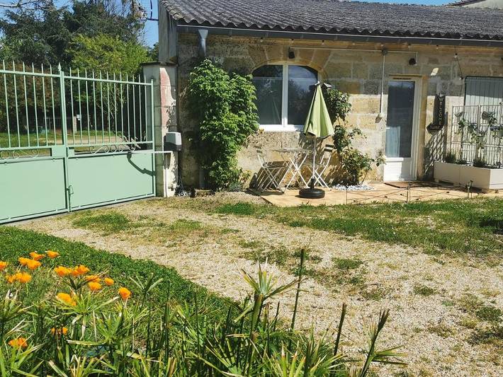 Location de vacances pour 2 personnes, avec vue et jardin à Sainte-Terre - 2