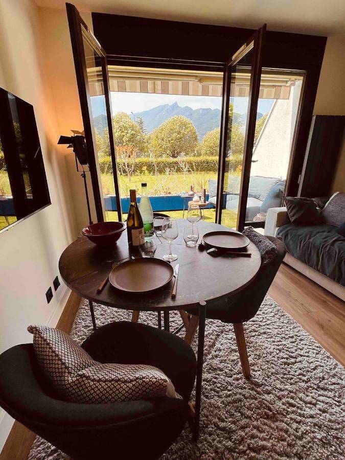 Gîte pour 3 personnes, avec terrasse dans Esplanade du Lac ( Aix-les-Bains)