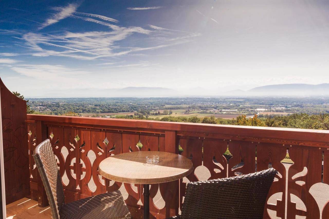 Hôtel-Restaurant Bois Joly in Les Crozets, Parc naturel régional du Haut-Jura