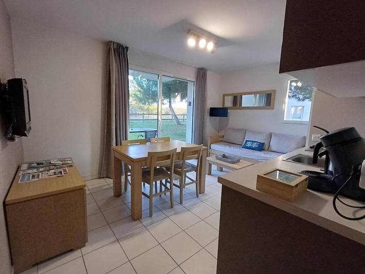 Gîte pour 4 personnes, avec jardin et piscine ainsi que vue et sauna dans Golf Club des Sables d'Or - 2