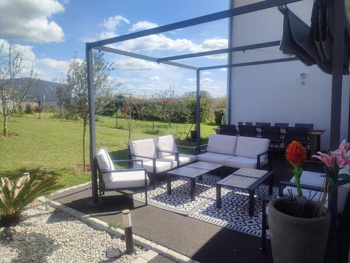 Location de vacances pour 10 personnes, avec terrasse et vue à Saint-Georges-lès-Baillargeaux