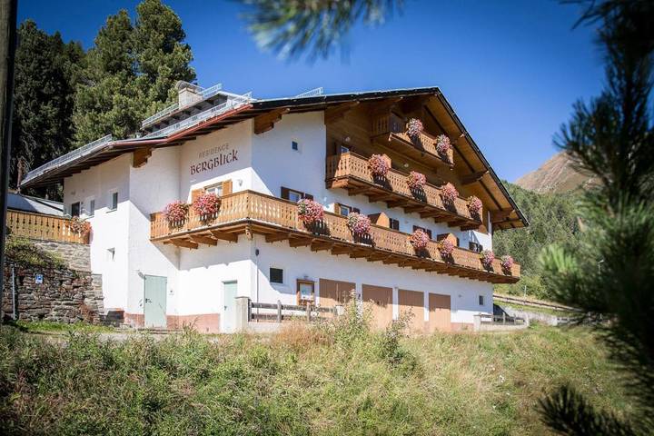 Appart’hôtel pour 4 personnes, avec Balcon et Terrasse ainsi que Sauna et Vue à Bressanone