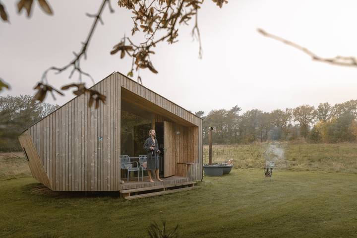 Vakantiehuis voor 4 personen, with Terras and Tuin as well as Zwembad in Lemele