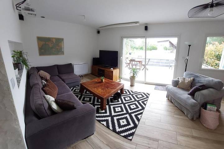 Location de vacances pour 11 personnes, avec balcon ainsi que piscine et jardin à Buzet-sur-Tarn - 4