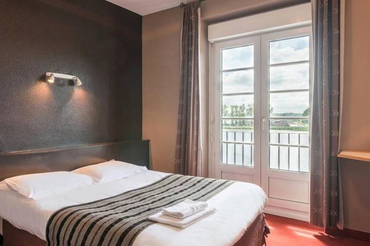 Hôtel pour 3 personnes, avec jardin et terrasse à Combourg - 4