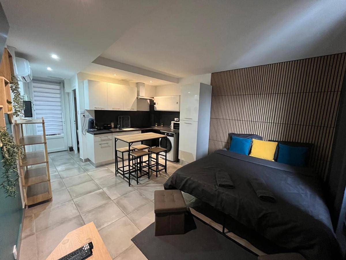 Appartement entier, Studio climatisé avec balcon in Villeneuve-sur-Lot, Quercy
